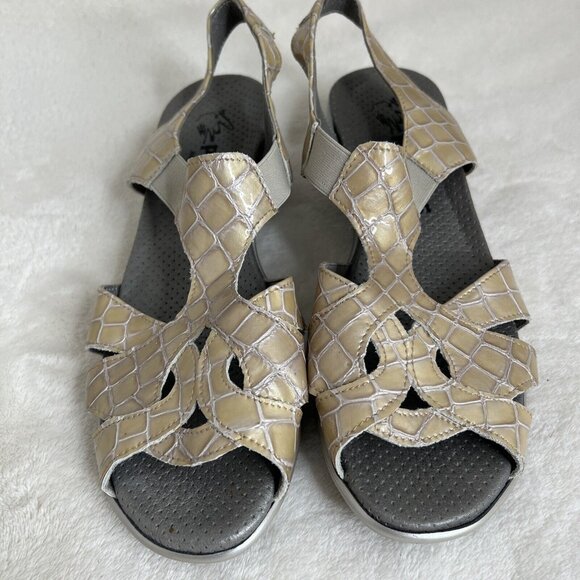Phillos Beige Faux Croc Slip-On Sandals  Wedge Heel  Women US Size7.5- 8 - Picture 4 of 6